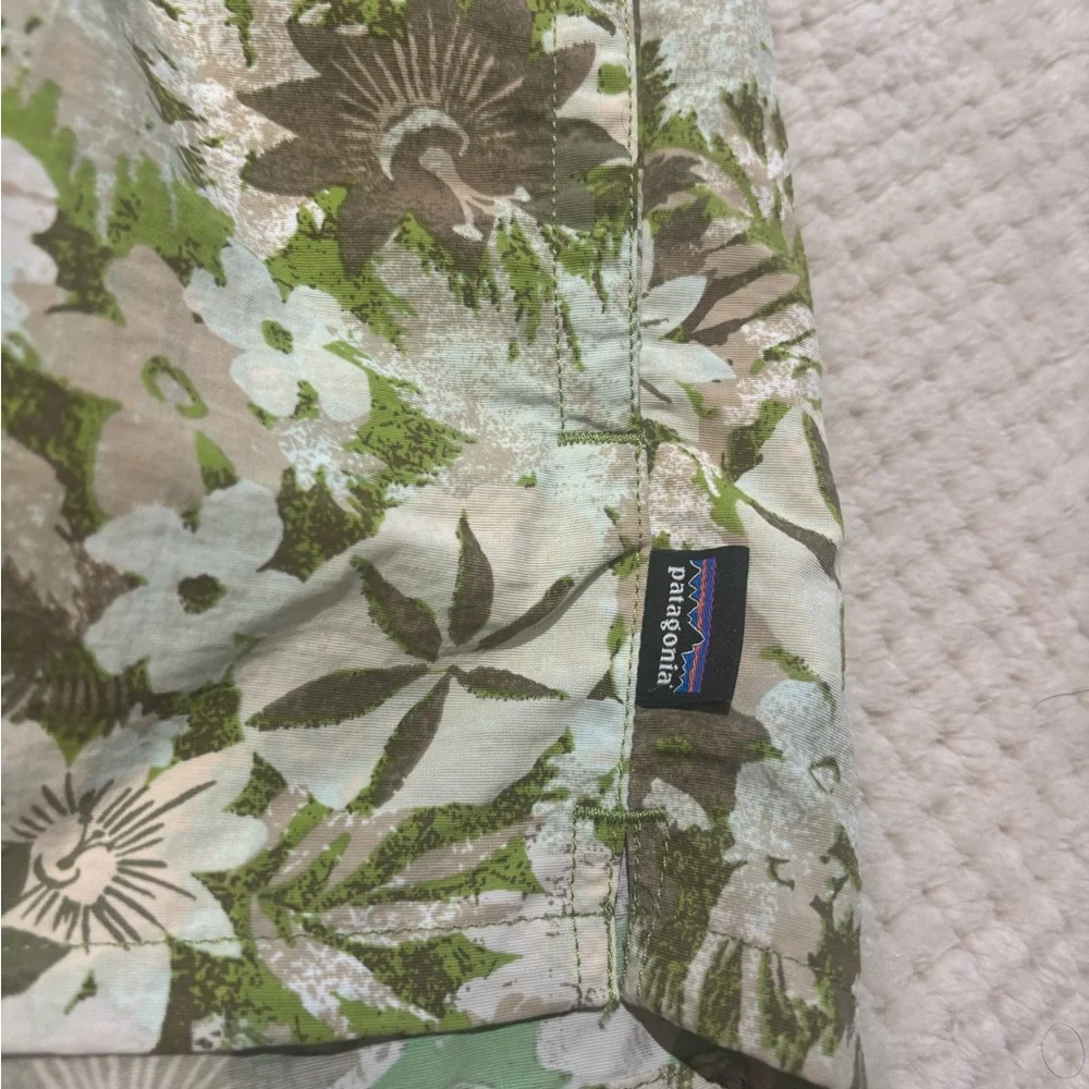 Patagonia Barely Baggies Shorts Medium - Athletic, Athleisure, Spring - Picture 4 of 9